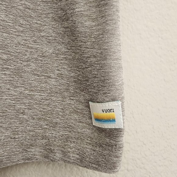 Vuori Polo Shirt Mens Medium Gray Heather Performance Golf 3 Button Tech V188 - Picture 2 of 8